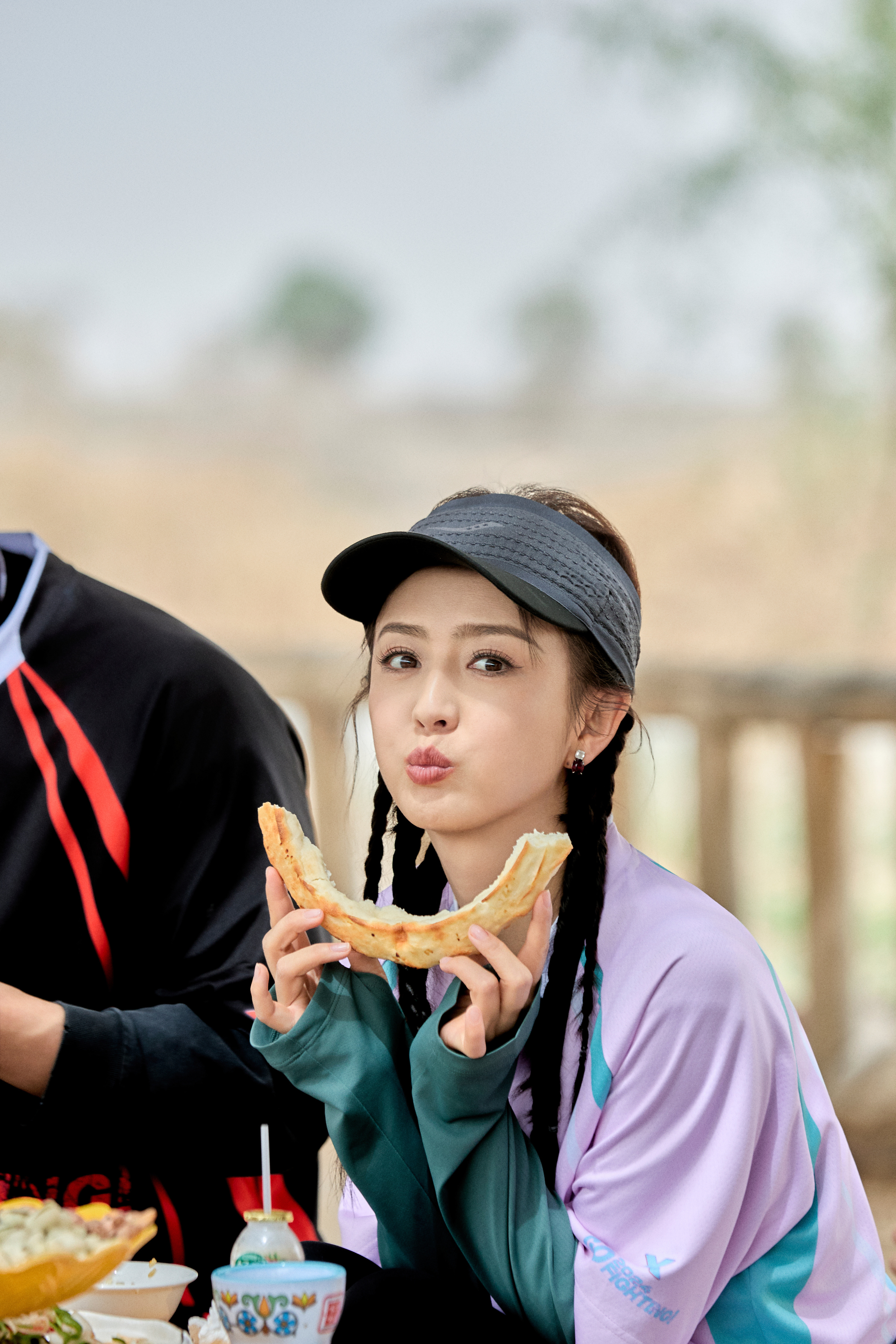 精彩足球对决：女运动员斗智斗勇的简单介绍