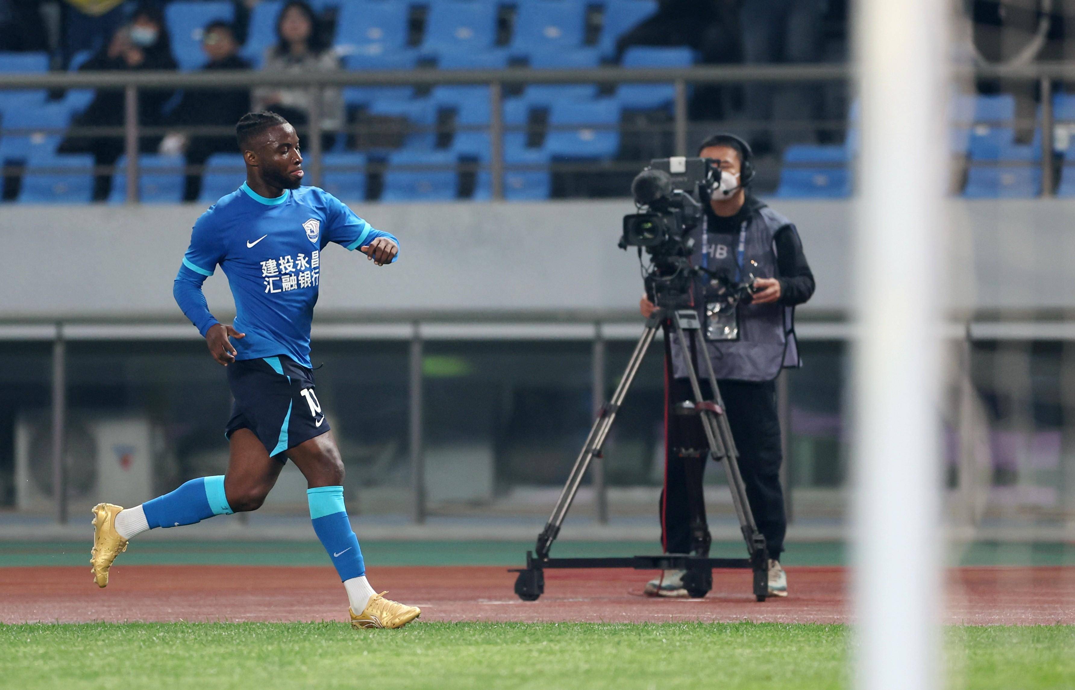 FBsports-雄狮主场战胜对手，继续稳坐前列