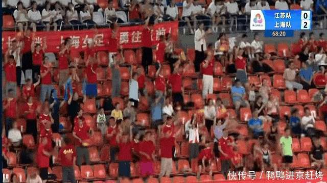 中国女足再次登上冠军宝座，展现出色实力