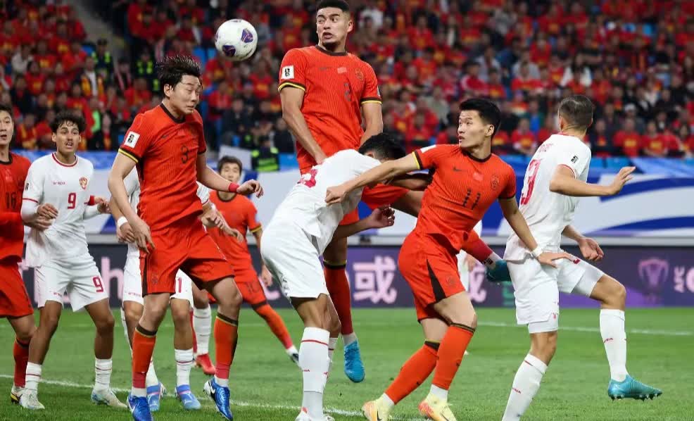 FB体育下载-球队教练被曝曾带球队开趴，招致指责