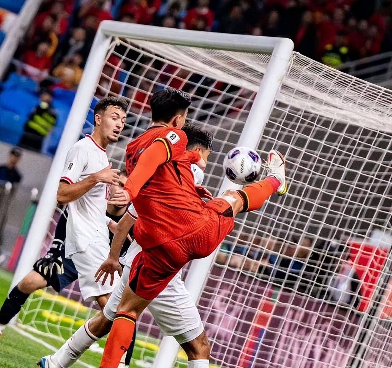 欧国联新赛季开局精彩,球迷沉浸在激烈对决中 欧国联新赛季开局精彩,球迷沉浸在激烈对决中