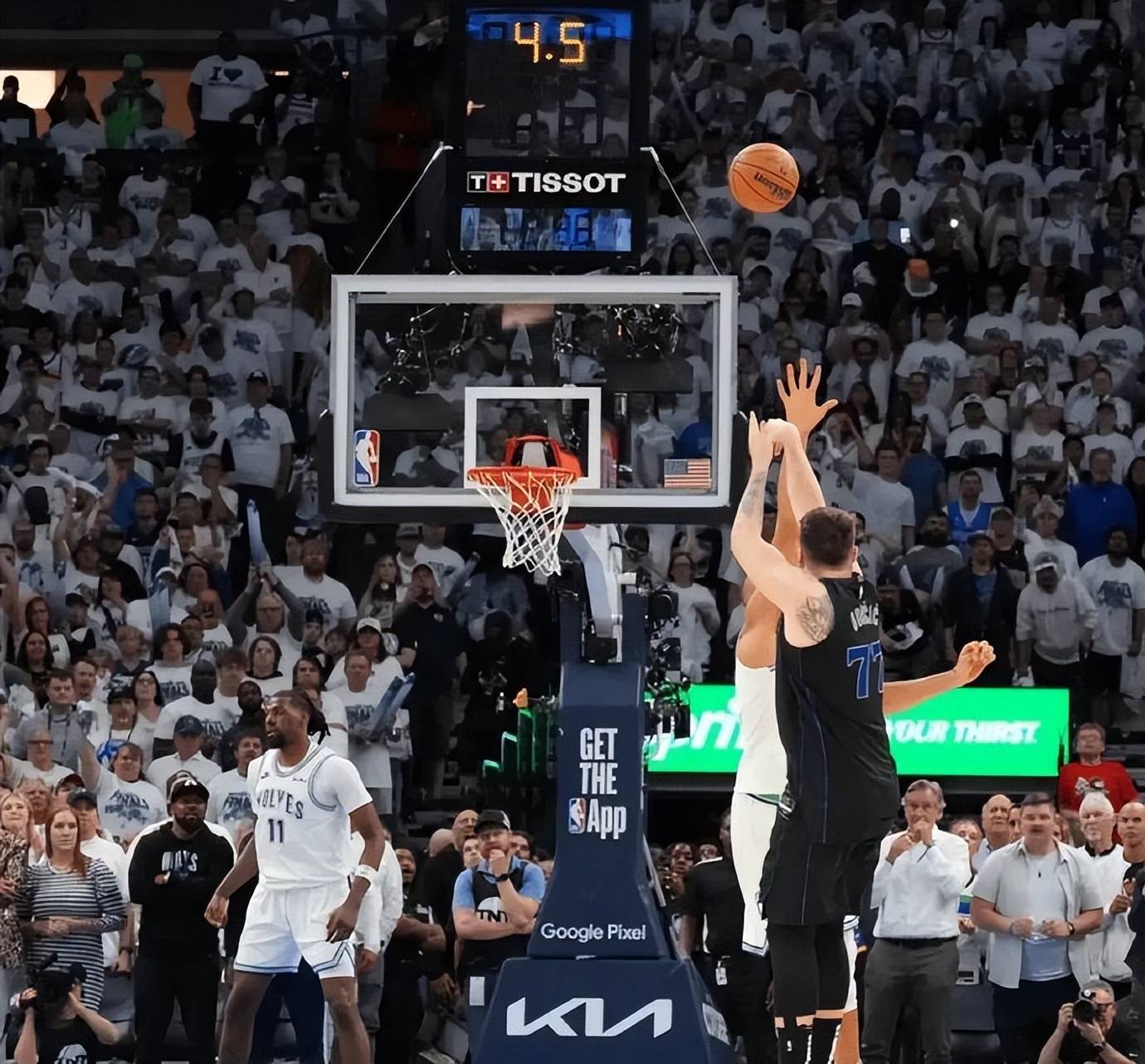 FB体育在线-独行侠擒勇士，卢卡超远三分绝杀