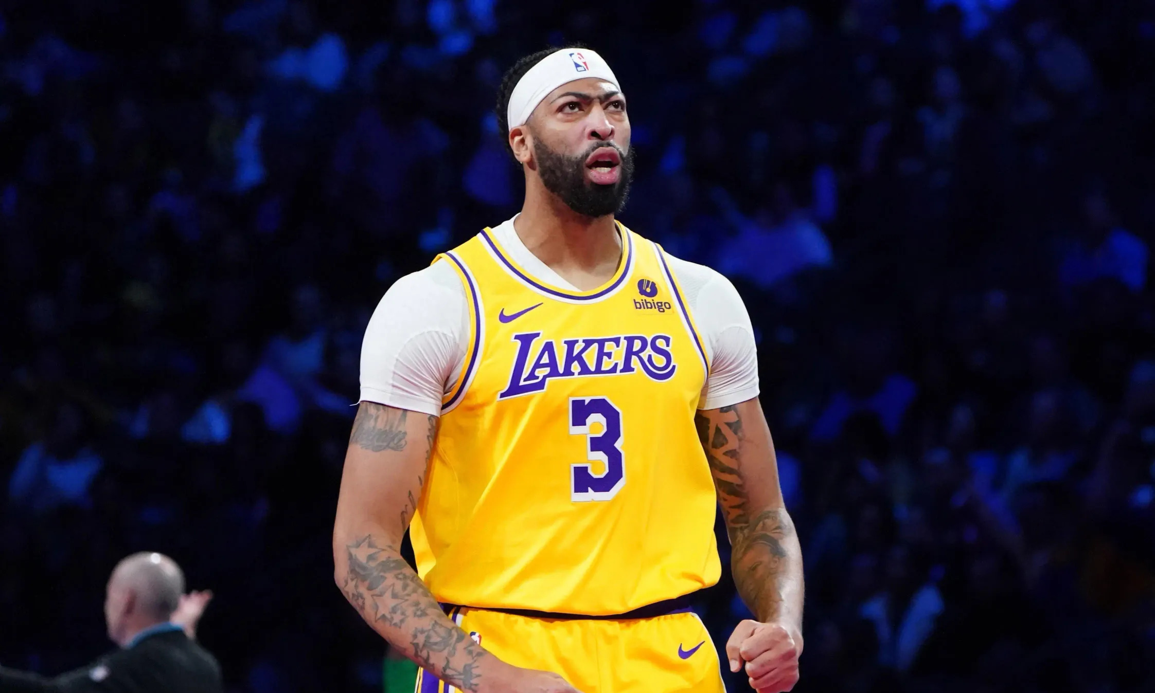 FB体育官方网站-湖人主场轻取76人，戴维斯高效得分