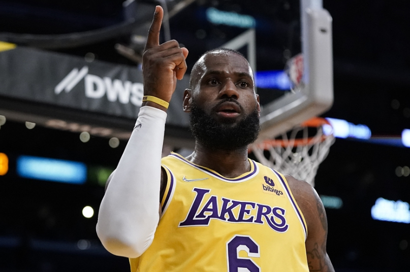 -湖人主场大胜国王，詹皇再现MVP级表现