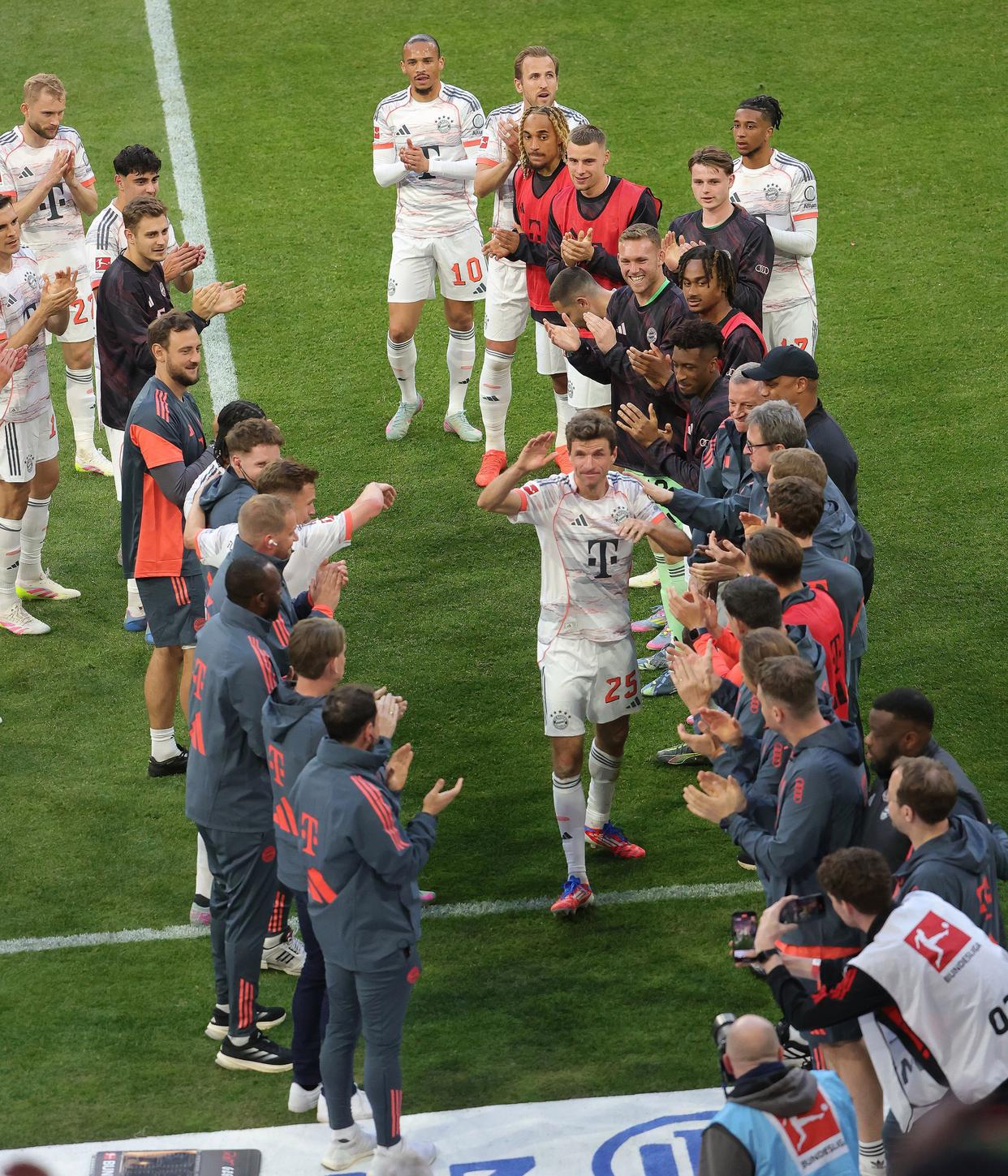 拜仁慕尼黑成功卫冕德甲冠军 拜仁慕尼黑成功卫冕德甲冠军