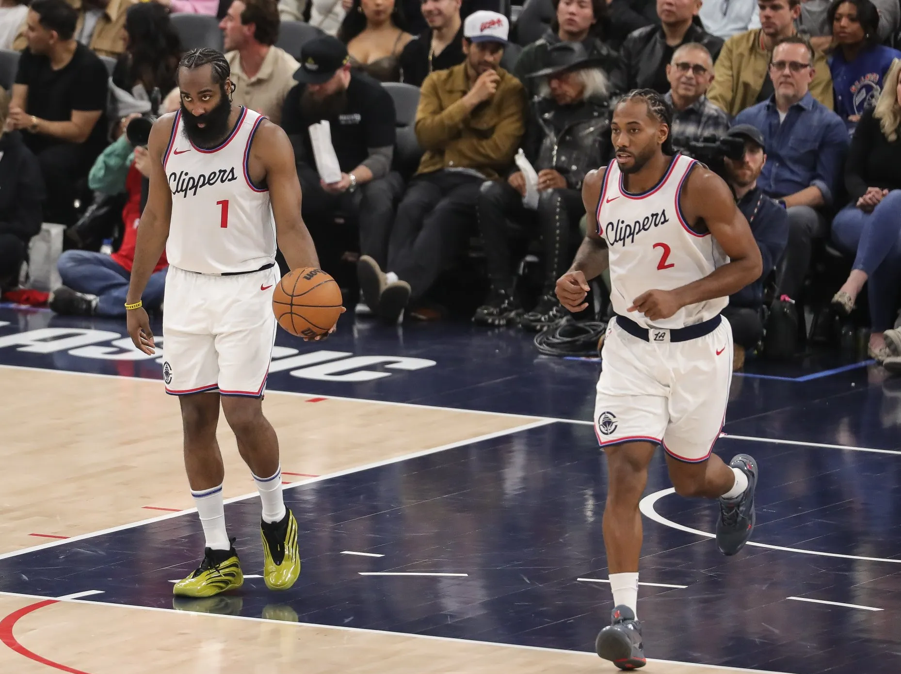 FB体育在线-快船主场击败鹈鹕，遥遥领先西部