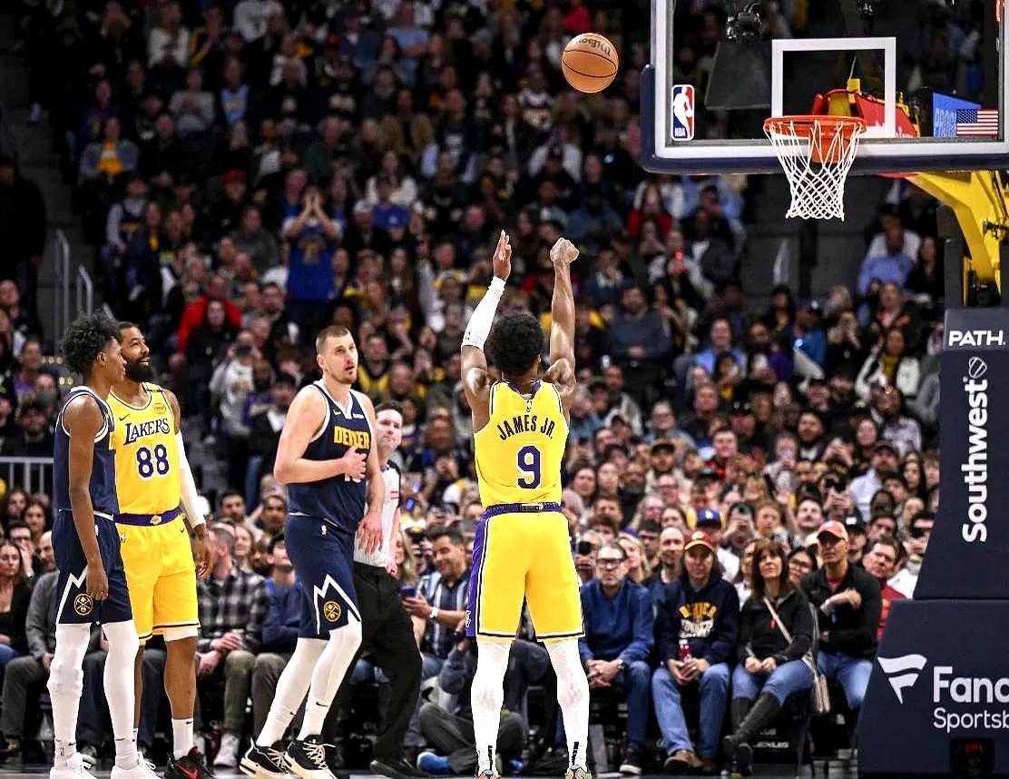 马刺客场大胜湖人迎来复仇 马刺客场大胜湖人迎来复仇