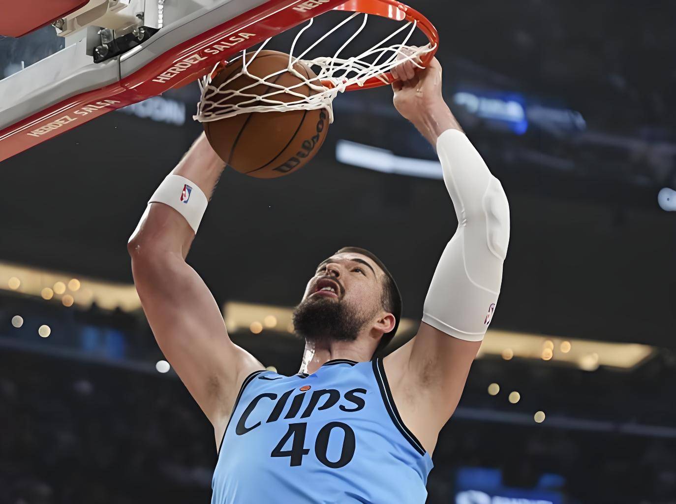 快船战胜独行侠,继续保持优势 快船战胜独行侠,继续保持优势