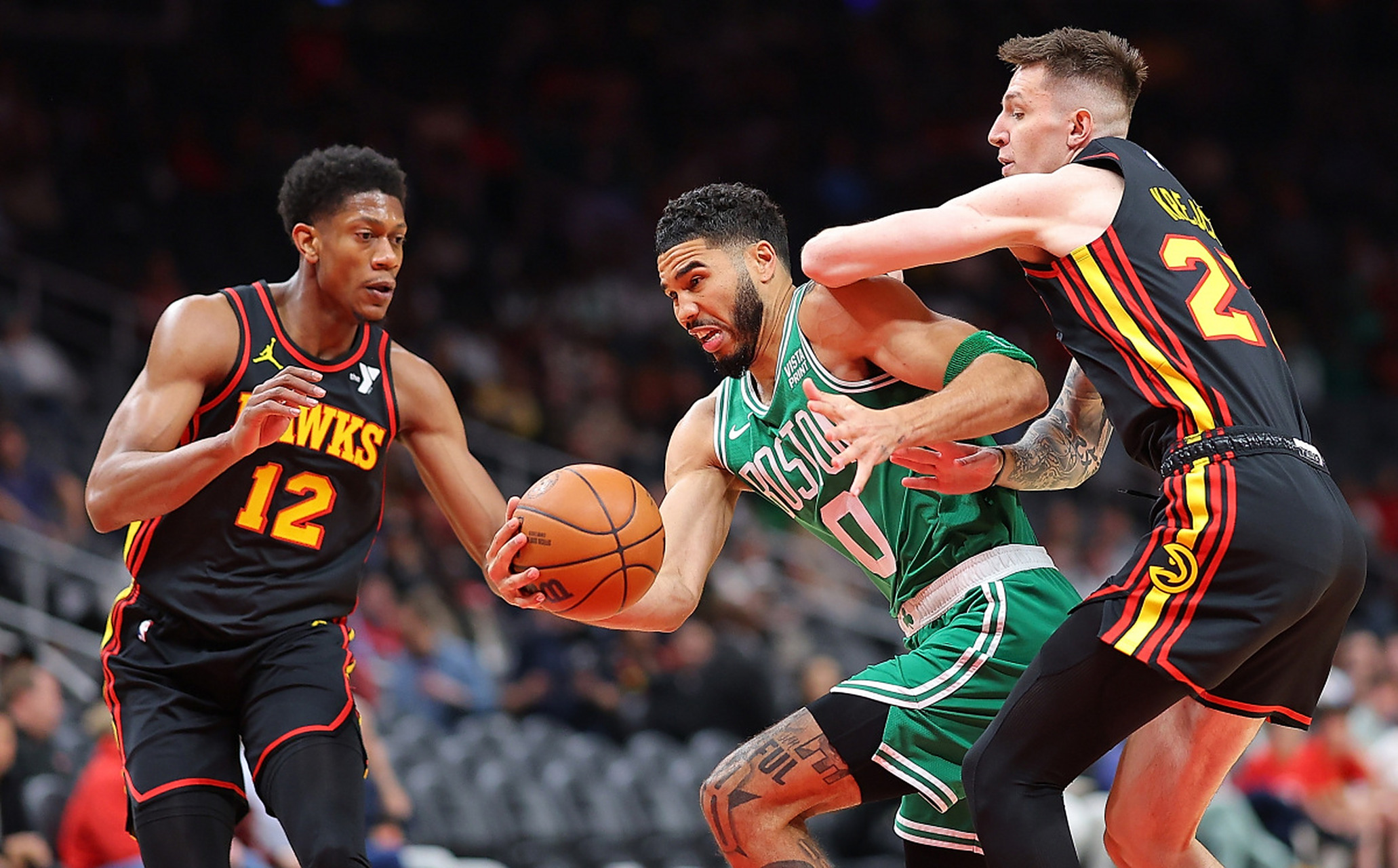 凯尔特人战胜老鹰，冲刺东部前四